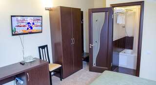 Гостиница Гостевой Дом Топаз Адлер Двухместный номер «Комфорт» с 1 кроватью или 2 отдельными кроватями-7