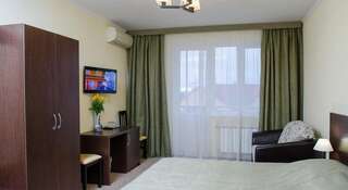 Гостиница Гостевой Дом Топаз Адлер Улучшенный двухместный номер с 1 кроватью или 2 отдельными кроватями и диваном-8